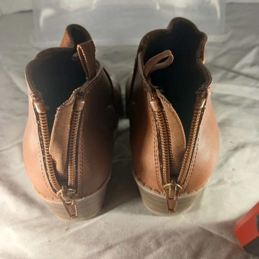 Old Navy Chestnut Brown‎ Faux Leather Ankle Booties Back Zip Block Heel Size 1